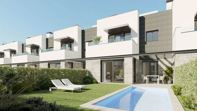 Foto 1 de Casa adossada en venda a Can Pastilla - Les Meravelles - S'Arenal de 4 habitacions amb terrassa i piscina