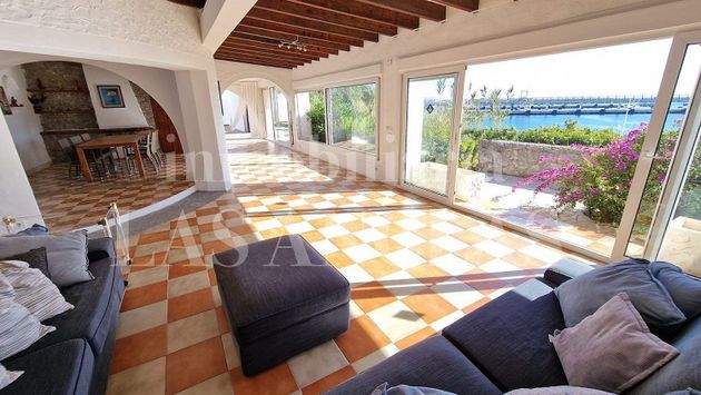 Foto 1 de Xalet en venda a Marina Botafoc - Platja de Talamanca de 5 habitacions amb terrassa i piscina