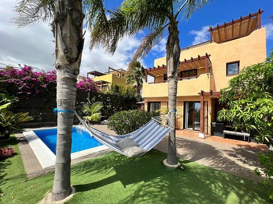 Foto 2 de Xalet en venda a avenida Maria Angeles Ascanio Cullen de 4 habitacions amb terrassa i piscina