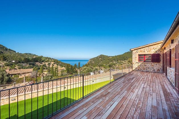 Foto 1 de Casa adossada en venda a Estellencs de 5 habitacions amb terrassa i piscina