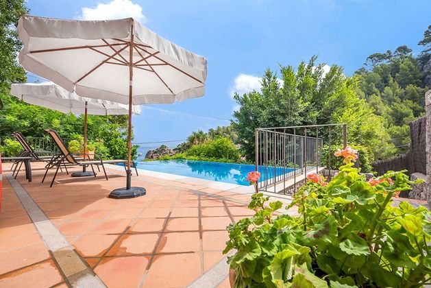 Foto 1 de Casa adossada en venda a Deyá de 4 habitacions amb terrassa i piscina