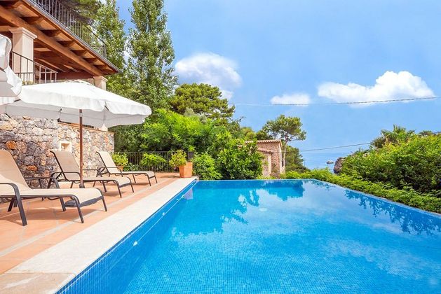 Foto 2 de Casa adossada en venda a Deyá de 4 habitacions amb terrassa i piscina
