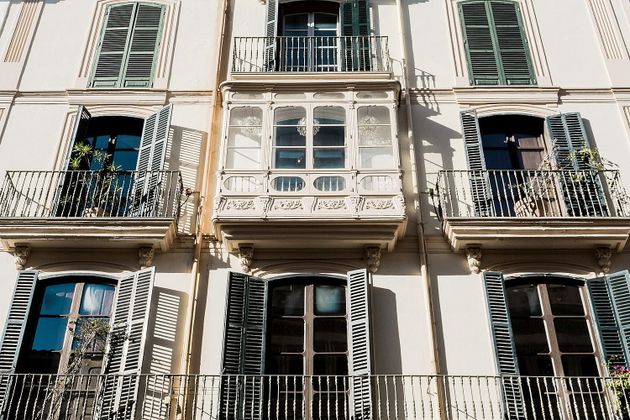 Foto 2 de Venta de piso en La Seu - Cort - Monti-sión de 12 habitaciones con terraza y balcón