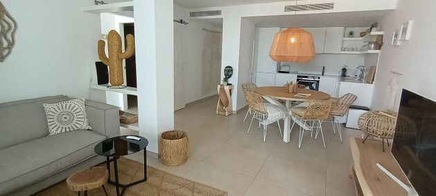 Foto 1 de Piso en alquiler en Cala Vedella - Cala Tarida - Cala Conta de 3 habitaciones con terraza y piscina