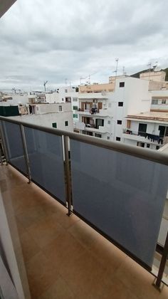 Foto 2 de Pis en lloguer a Santa Eulalia del Río de 2 habitacions amb mobles i balcó