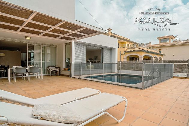 Foto 1 de Casa en venta en El Coll d'en Rabassa de 4 habitaciones con terraza y piscina