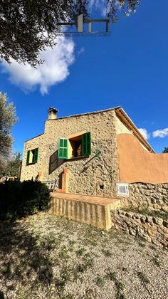 Foto 1 de Casa rural en venda a plaza de 3 habitacions amb terrassa i jardí