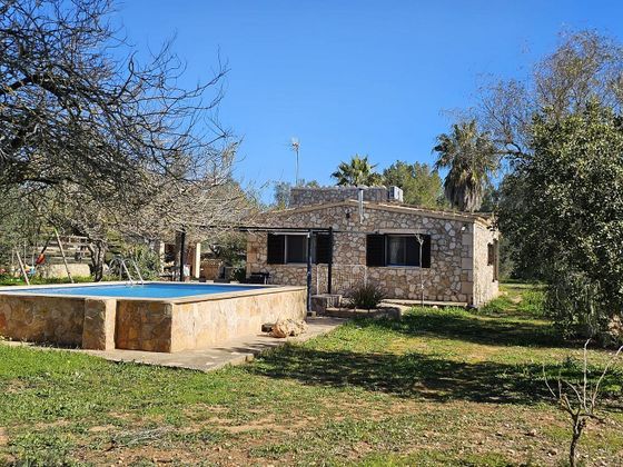 Foto 1 de Venta de casa rural en Llucmajor Interior de 3 habitaciones con terraza y piscina