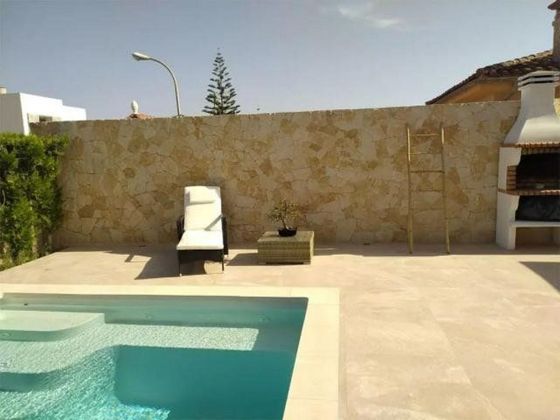 Foto 1 de Casa adossada en venda a Badia Blava-Badia Gran-Tolleric de 4 habitacions amb terrassa i piscina