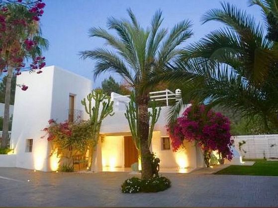 Foto 1 de Casa en lloguer a calle Jesus Ibiza de 6 habitacions amb piscina i jardí