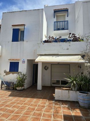Foto 1 de Casa adosada en venta en San Agustín - Cala de Bou de 3 habitaciones con terraza y jardín