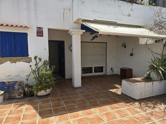 Foto 2 de Casa adosada en venta en San Agustín - Cala de Bou de 3 habitaciones con terraza y jardín