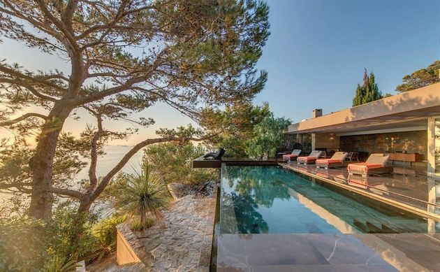 Foto 1 de Xalet en venda a Cala Vedella - Cala Tarida - Cala Conta de 5 habitacions amb terrassa i piscina