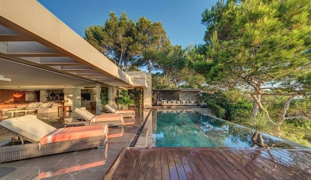 Foto 2 de Xalet en venda a Cala Vedella - Cala Tarida - Cala Conta de 5 habitacions amb terrassa i piscina