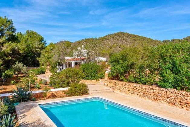 Foto 1 de Venta de casa en Ses Figueretes - Platja d'en Bossa - Cas Serres de 4 habitaciones con terraza y piscina