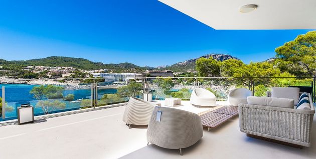 Foto 1 de Chalet en venta en Es Camp de Mar de 9 habitaciones con terraza y piscina