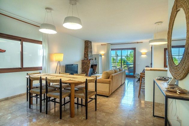 Foto 2 de Casa adossada en venda a Barcarés - Manresa - Bonaire de 9 habitacions amb terrassa i jardí
