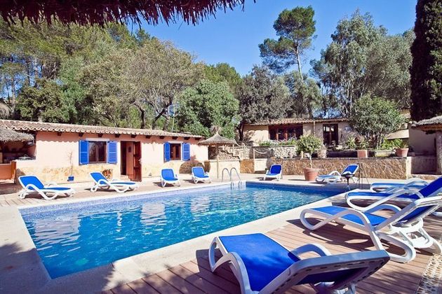 Foto 1 de Casa rural en venda a calle De la Pau de 9 habitacions amb terrassa i piscina
