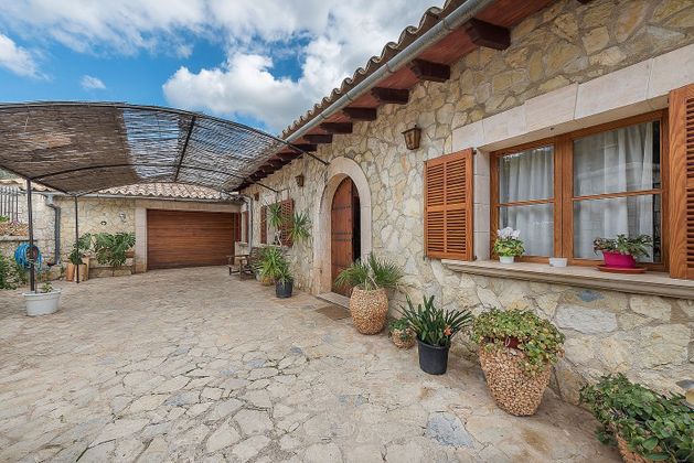 Foto 1 de Venta de casa en Mancor de la Vall de 5 habitaciones con terraza y piscina