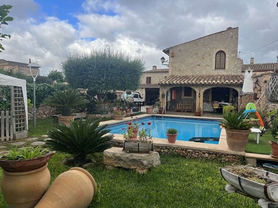 Foto 1 de Casa en venda a Santa María del Camí de 5 habitacions amb terrassa i piscina