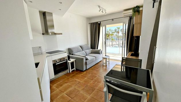 Foto 2 de Alquiler de piso en Barri del Mar - Ribes Roges de 1 habitación con muebles y balcón