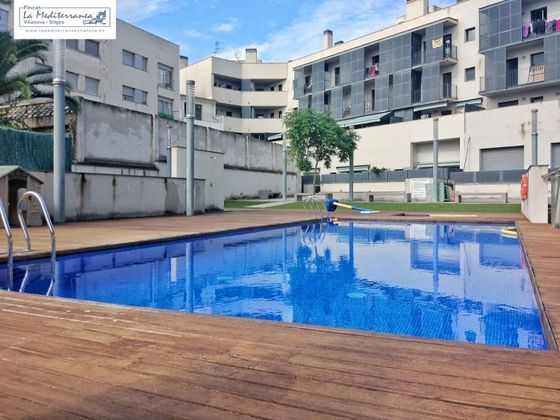 Foto 1 de Venta de piso en La Geltrú de 2 habitaciones con terraza y piscina