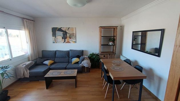 Foto 2 de Alquiler de piso en Barri del Mar - Ribes Roges de 3 habitaciones con terraza y muebles