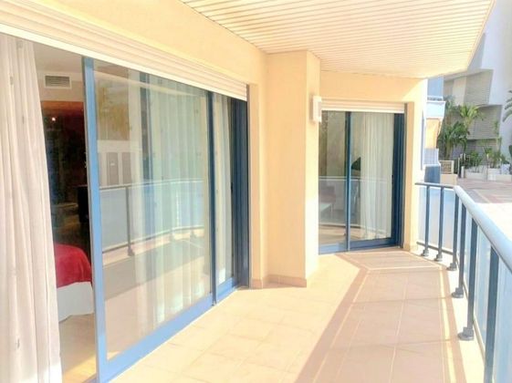 Foto 1 de Piso en venta en Marina Botafoc - Platja de Talamanca de 2 habitaciones con terraza y aire acondicionado