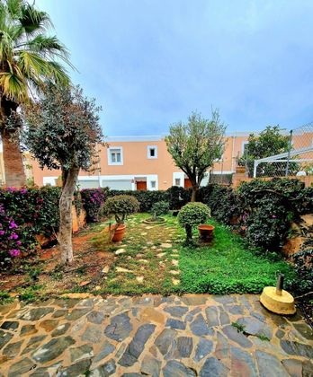 Foto 1 de Casa en venda a Ses Figueretes - Platja d'en Bossa - Cas Serres de 4 habitacions amb terrassa i jardí