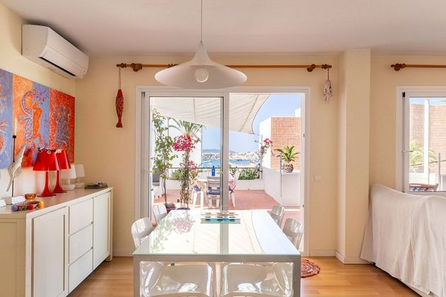 Foto 2 de Àtic en venda a calle Cap Martinet de 3 habitacions amb terrassa i balcó