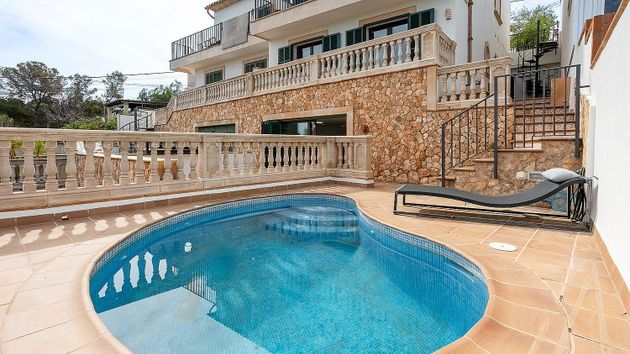 Foto 1 de Casa en venta en Génova de 4 habitaciones con terraza y piscina