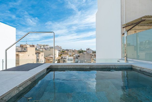 Foto 2 de Venta de casa en Sta. Catalina - El Jonquet de 4 habitaciones con terraza y piscina