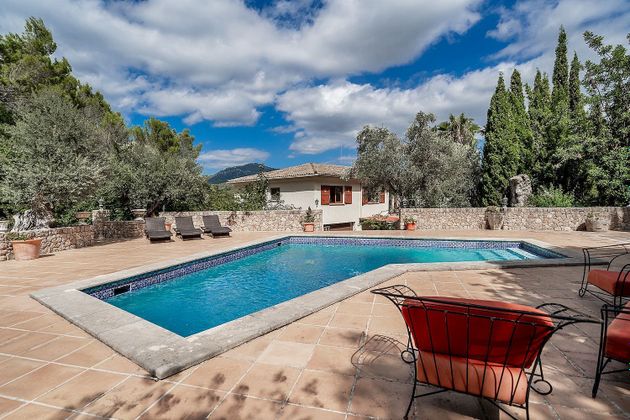 Foto 2 de Casa en venta en Puigpunyent de 5 habitaciones con terraza y piscina