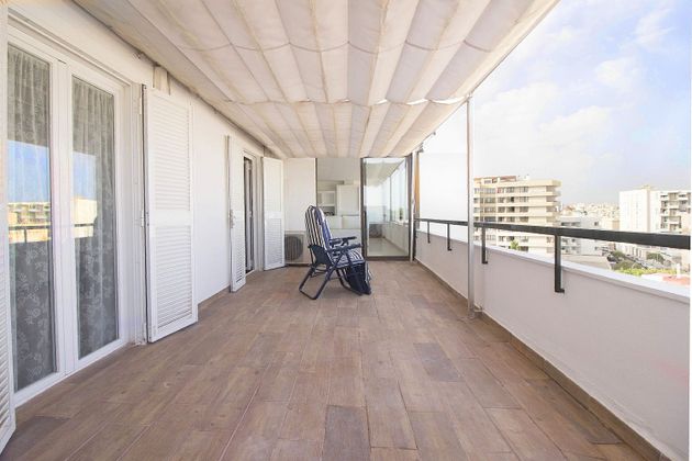 Foto 1 de Ático en venta en calle De la Salut de 4 habitaciones con terraza y aire acondicionado