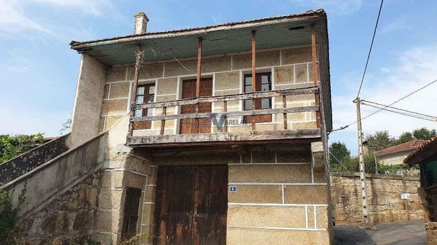 Foto 1 de Chalet en venta en San Cibrao das Viñas de 4 habitaciones con garaje y jardín
