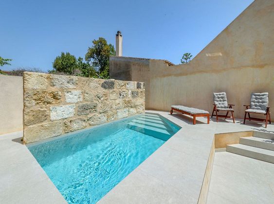 Foto 1 de Casa adossada en venda a Muro de 3 habitacions amb piscina i aire acondicionat