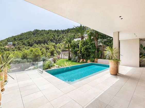 Foto 1 de Chalet en venta en Son Vida de 4 habitaciones con terraza y piscina