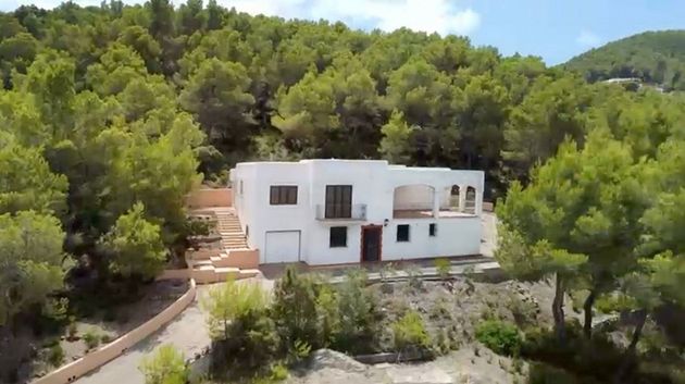Foto 2 de Casa rural en venda a Sant Josep de 11 habitacions amb terrassa i piscina