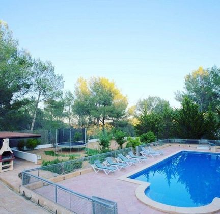 Foto 2 de Casa en venta en Sant Joan de Labritja de 4 habitaciones con piscina y jardín