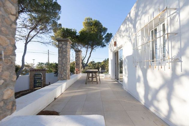 Foto 1 de Xalet en venda a Cala Vedella - Cala Tarida - Cala Conta de 3 habitacions amb terrassa i piscina