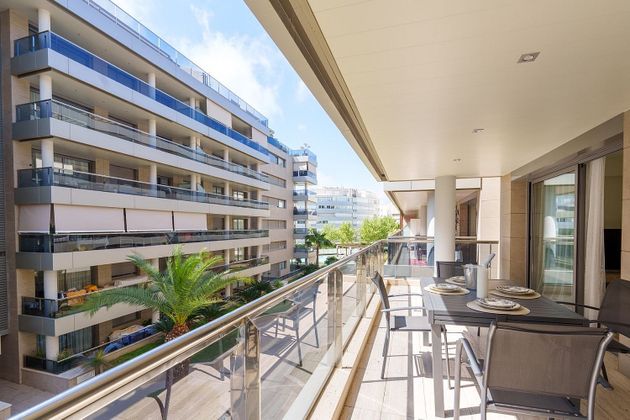 Foto 2 de Piso en alquiler en Marina Botafoc - Platja de Talamanca de 2 habitaciones con terraza y piscina