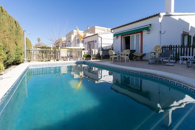 Foto 1 de Casa en venta en Son Ferrer de 4 habitaciones con terraza y piscina
