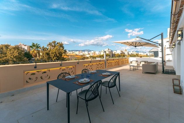 Foto 1 de Àtic en venda a Mercat  - La Missió - Plaça dels Patins de 2 habitacions amb terrassa i aire acondicionat