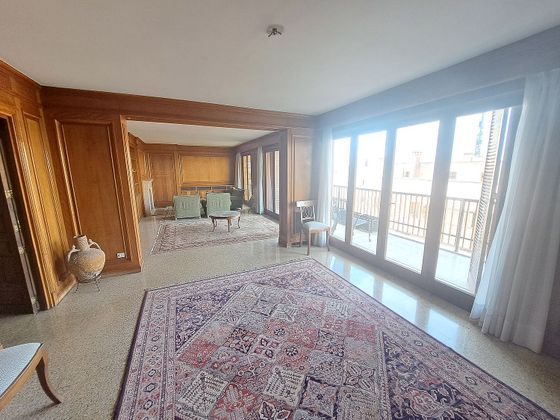 Foto 1 de Pis en venda a Mercat  - La Missió - Plaça dels Patins de 5 habitacions amb terrassa i calefacció