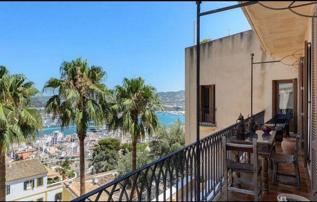Foto 1 de Pis en venda a calle Dalt Vila de 4 habitacions amb terrassa