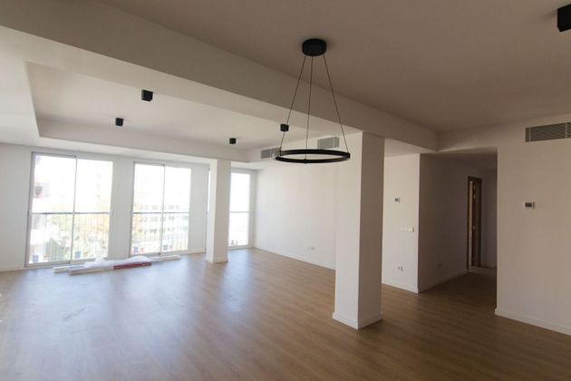 Foto 1 de Pis en venda a calle Vara de Rey de 4 habitacions amb terrassa i aire acondicionat