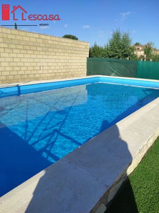 Foto 1 de Xalet en venda a Palomeque de 3 habitacions amb piscina i garatge