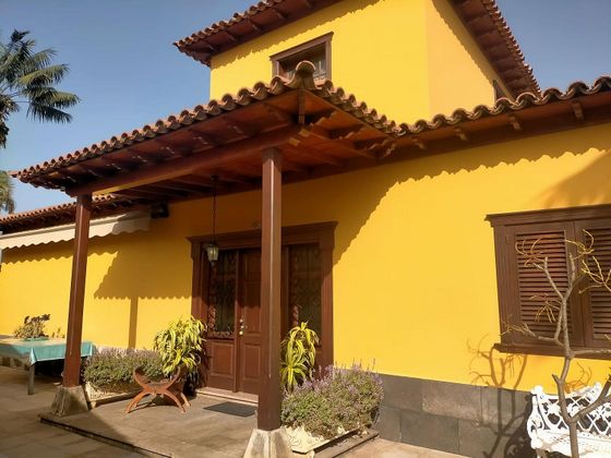 Foto 1 de Chalet en venta en Los Realejos-Icod El Alto de 4 habitaciones con terraza y garaje