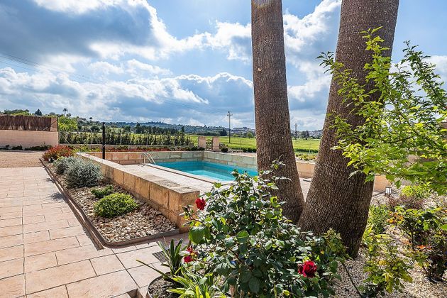 Foto 2 de Alquiler de chalet en Montuïri de 4 habitaciones con terraza y piscina