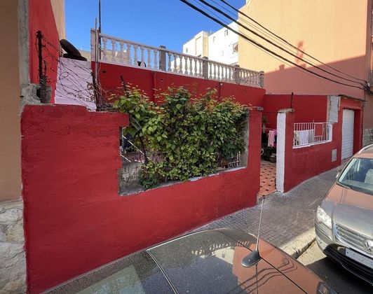 Foto 2 de Casa adosada en venta en La Soledat Nord de 3 habitaciones con terraza y garaje
